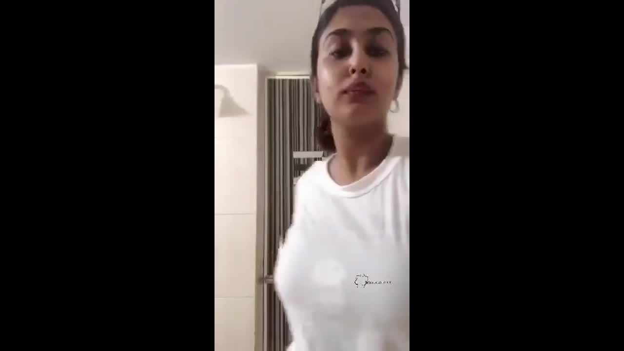 Hot Model showing Boobs and Pussy