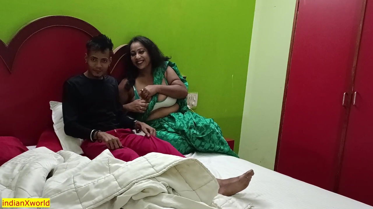 Hot Kamwali Bhabhi Fucking with Young Boy! With clear Hindi Audio