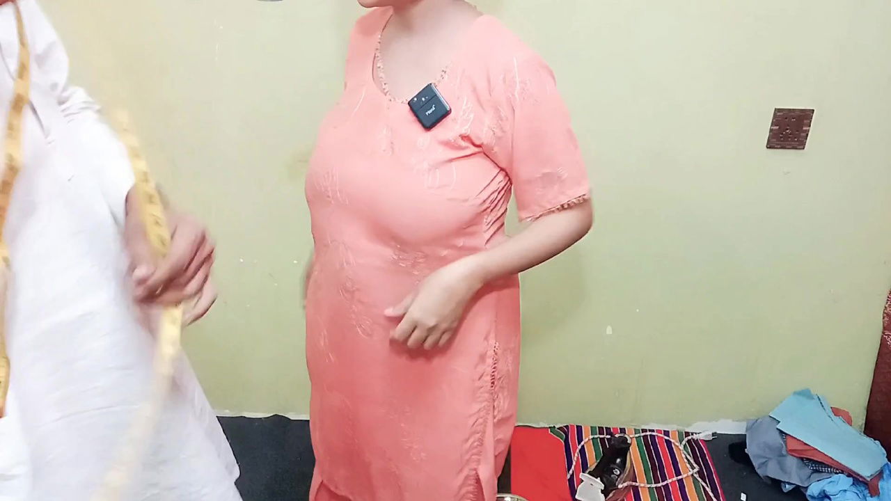 Indian Desi Tailor ny Aunty ko Ghori bana k Gand Chod Chod k Phar d Hindi Audio Indian Aunty Sex