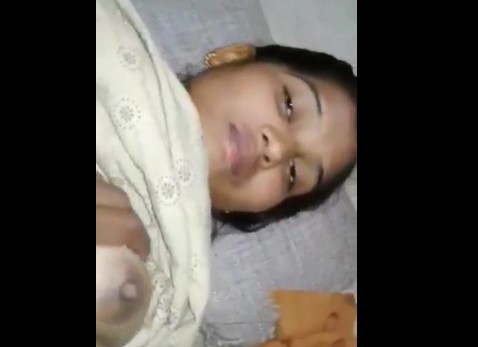 College sex video tight shaved pussy desi chut ki chudai