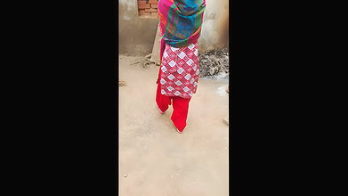 Ghar me jakar kiss kiya bhabhi Ko gao ke ladke ne