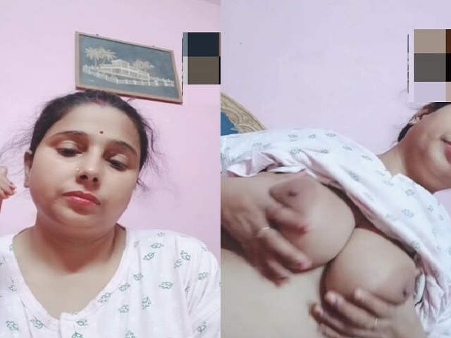 Chandigarh bhabhi shows big boobs to lover on video call